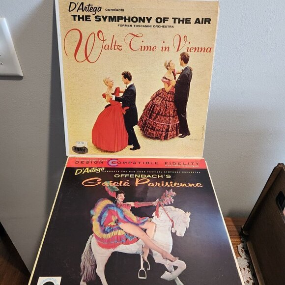 Vintage Records by D'Artega Set of 2 - Picture 1 of 6